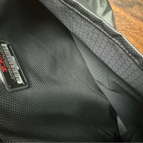 TUMI Ballistic Nylon & Leather Expandable Laptop Messenger Travel Bag. EUC - Picture 7 of 12